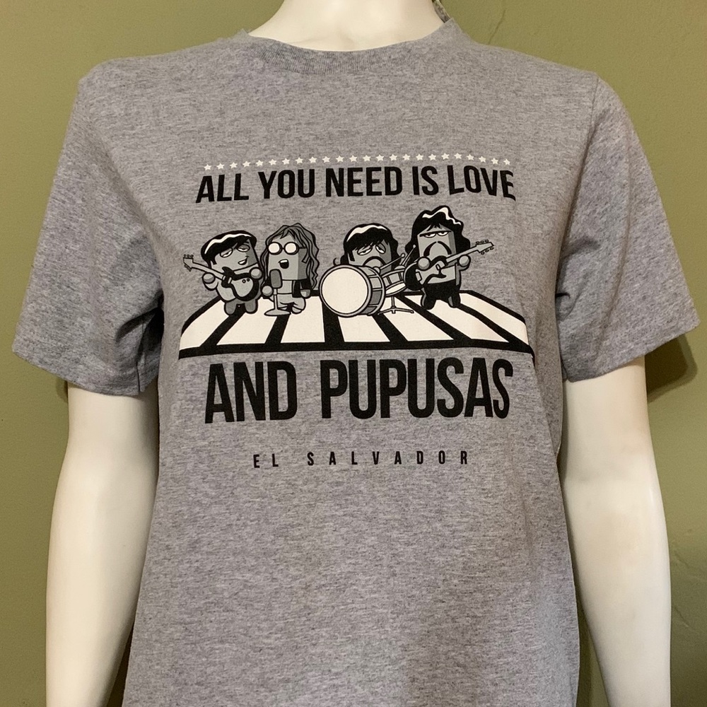 All you need is love and Pupusa Men Shirt